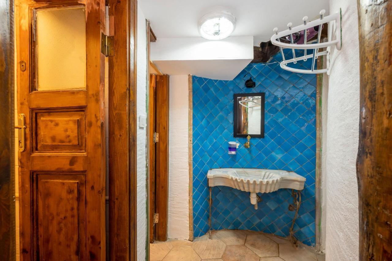 Taksim Antique Hotel Истанбул Екстериор снимка
